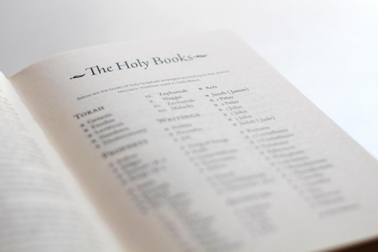 Daily Bread (5786/2026) Women's Edition: A Messianic One-Year Bible Reading Journal